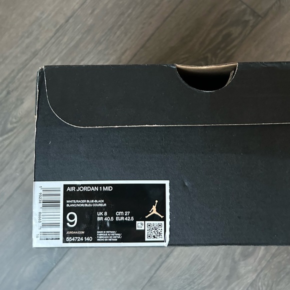 Nike Air Jordan 1 Mid
Men’s Size 9 - Picture 7 of 8
